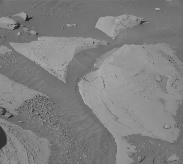 Sol 3941: Mast Camera (Mastcam)