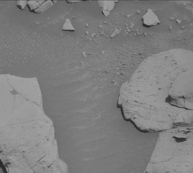 Sol 3941: Mast Camera (Mastcam)