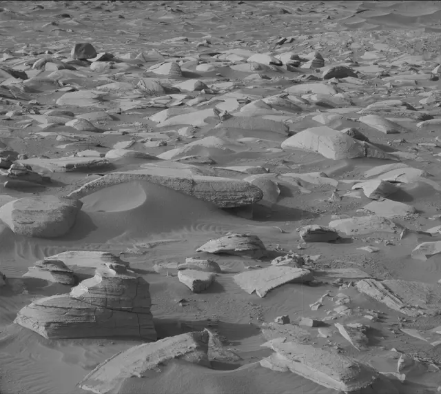 Sol 3943: Mast Camera (Mastcam)