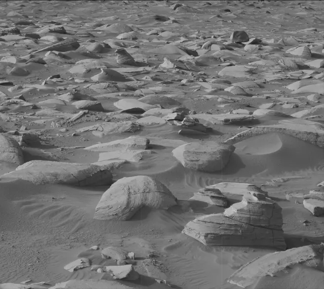 Sol 3943: Mast Camera (Mastcam)