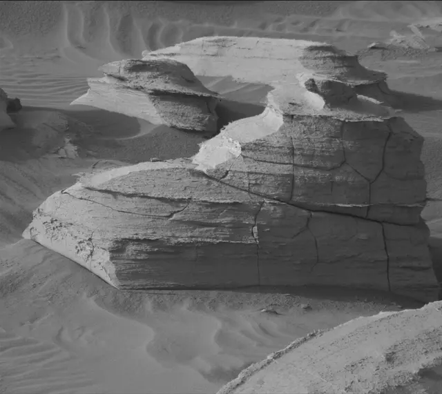 Sol 3943: Mast Camera (Mastcam)
