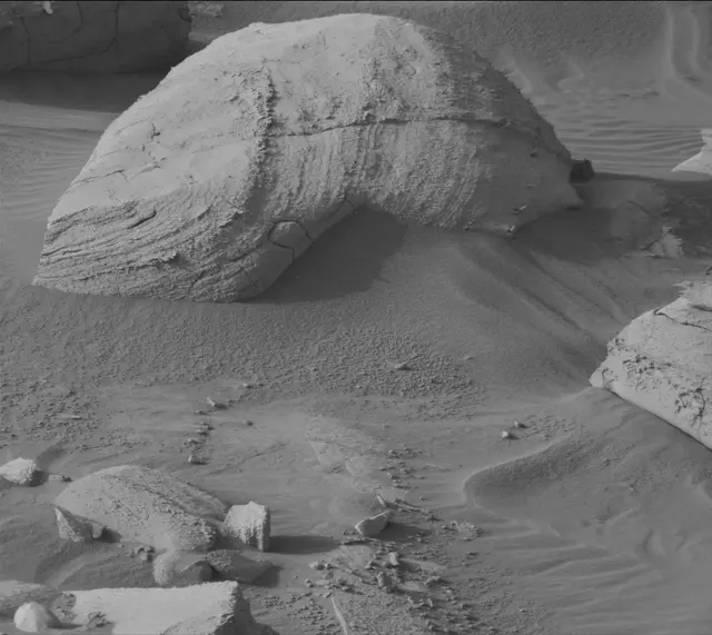 Sol 3943: Mast Camera (Mastcam)