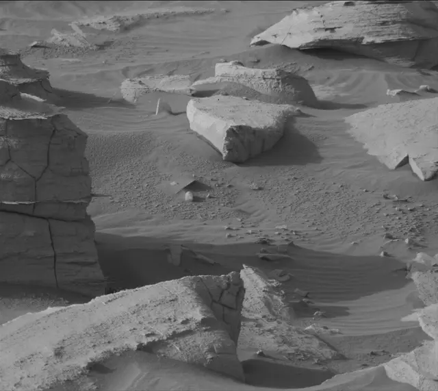 Sol 3943: Mast Camera (Mastcam)