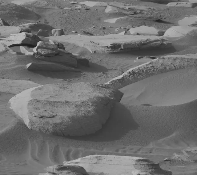 Sol 3943: Mast Camera (Mastcam)