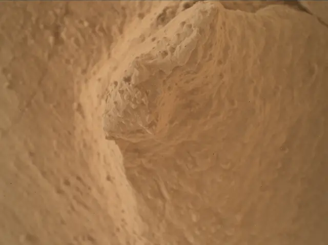 Sol 3943: Mars Hand Lens Imager (MAHLI)