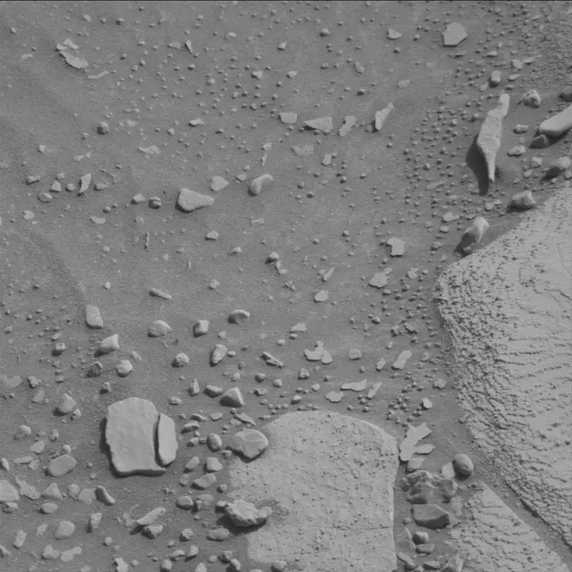 Sol 3944: Mast Camera (Mastcam)