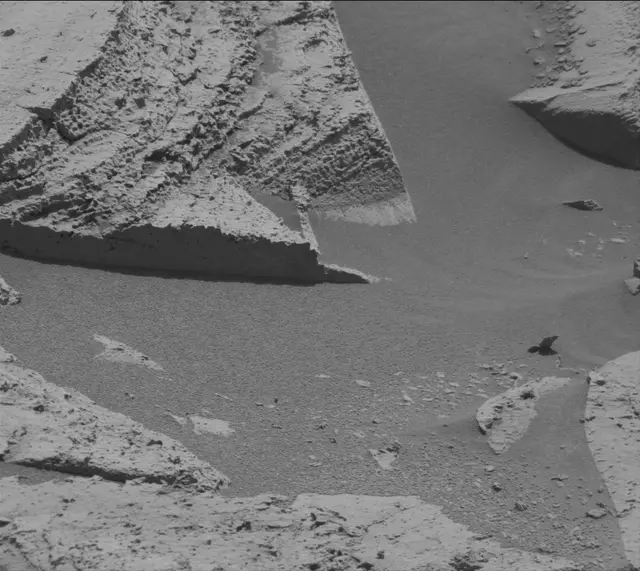 Sol 3982: Mast Camera (Mastcam)