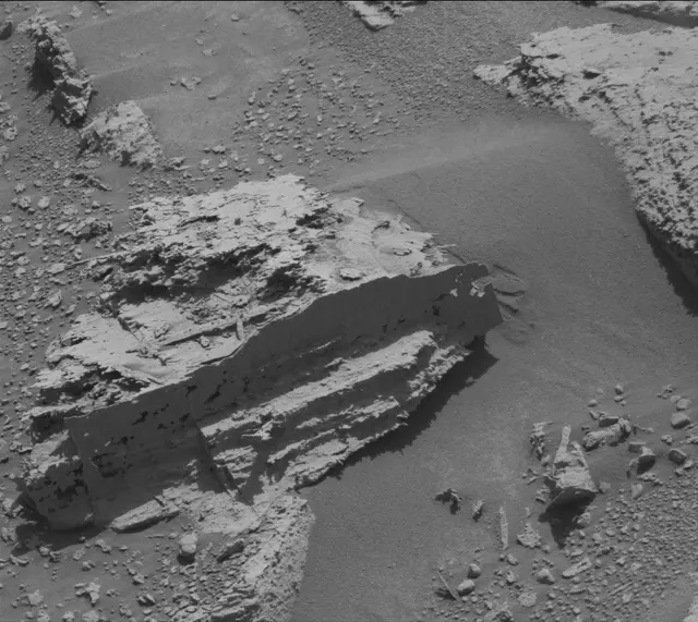 Sol 3982: Mast Camera (Mastcam)