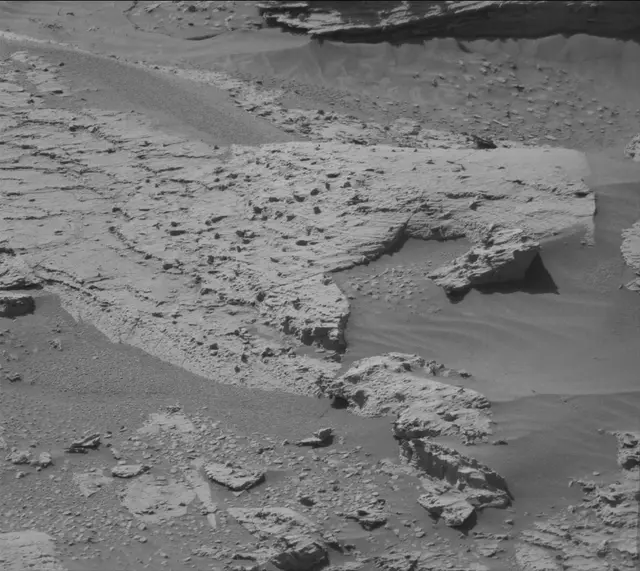 Sol 3983: Mast Camera (Mastcam)
