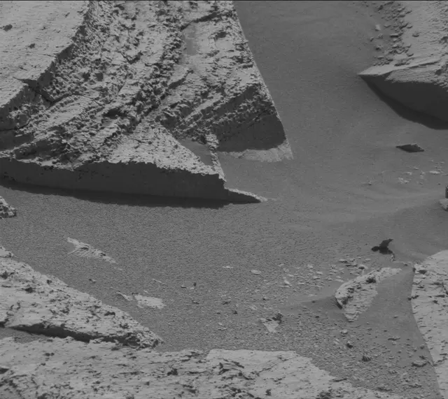 Sol 3990: Mast Camera (Mastcam)