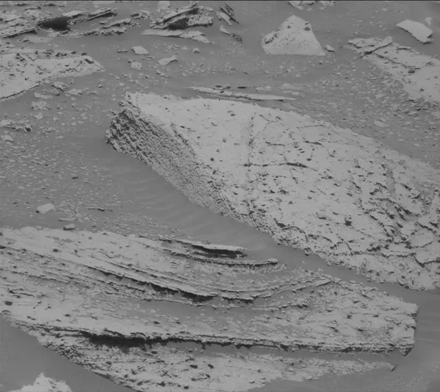 Sol 3998: Mast Camera (Mastcam)