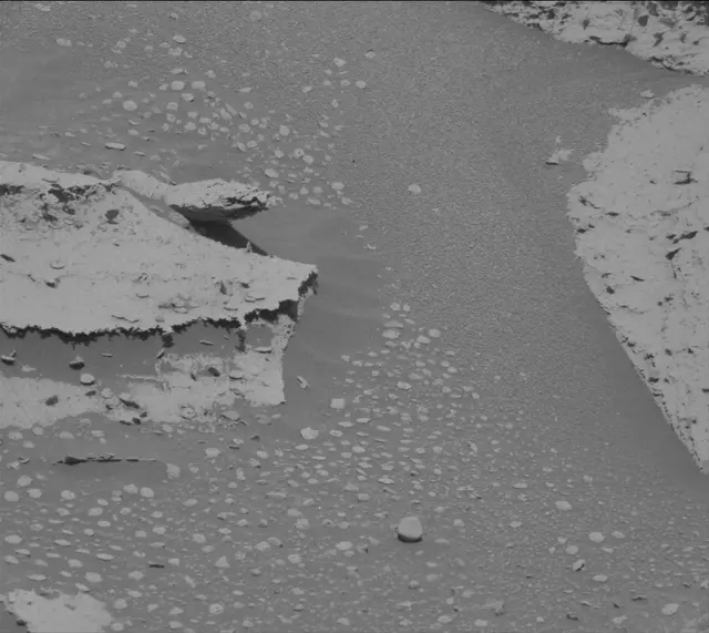 Sol 3998: Mast Camera (Mastcam)