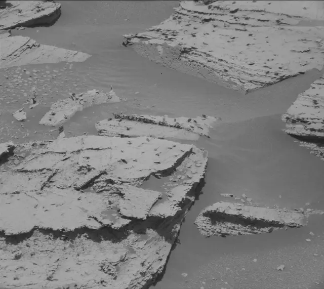 Sol 3999: Mast Camera (Mastcam)