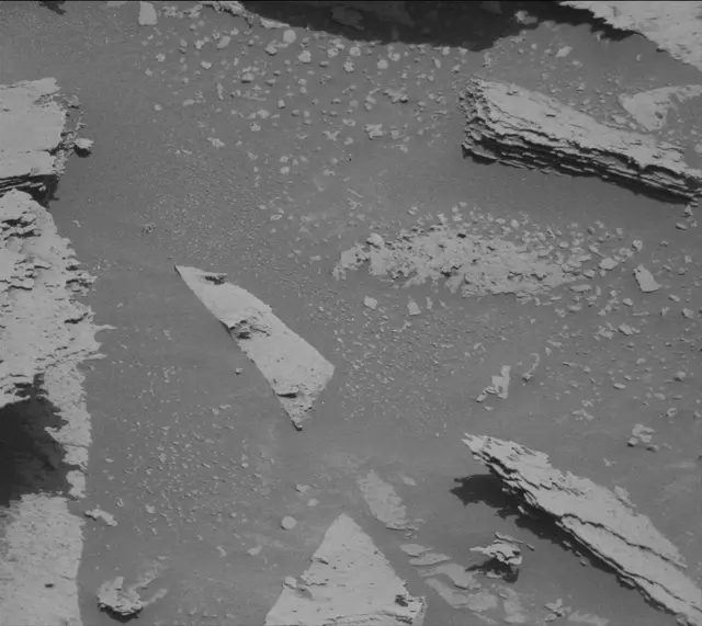 Sol 4000: Mast Camera (Mastcam)