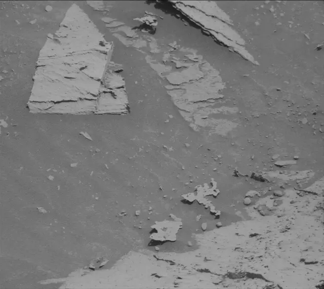 Sol 4000: Mast Camera (Mastcam)