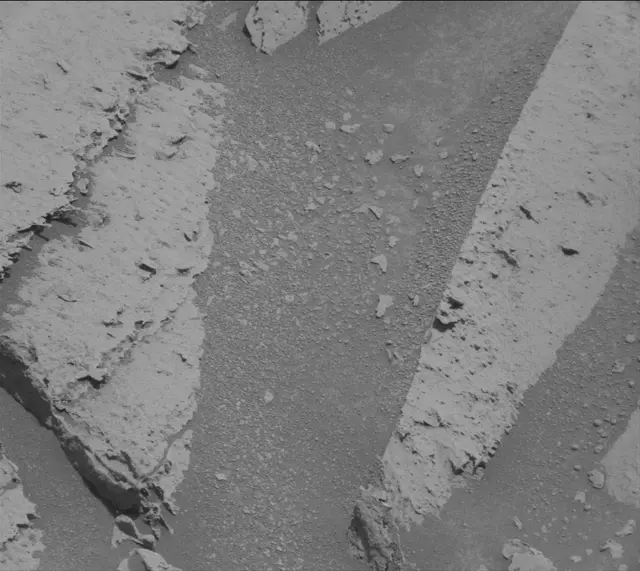 Sol 4000: Mast Camera (Mastcam)