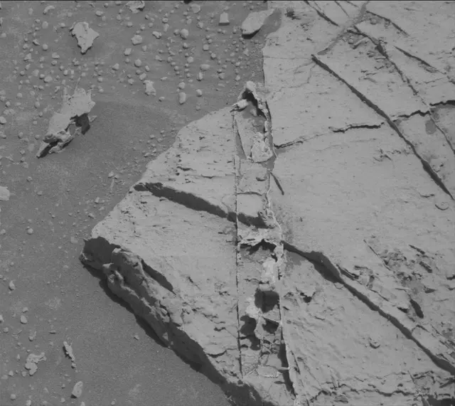 Sol 4000: Mast Camera (Mastcam)