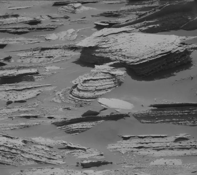 Sol 4001: Mast Camera (Mastcam)