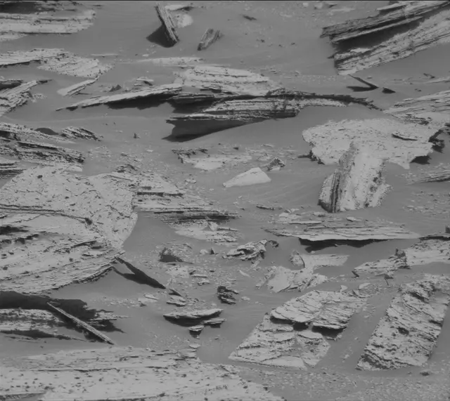 Sol 4001: Mast Camera (Mastcam)