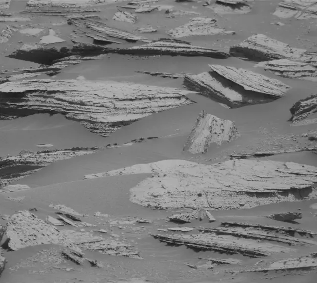 Sol 4001: Mast Camera (Mastcam)