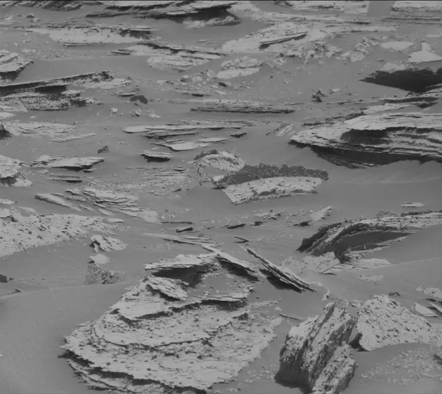 Sol 4001: Mast Camera (Mastcam)