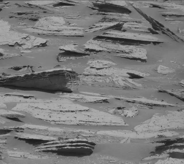 Sol 4001: Mast Camera (Mastcam)