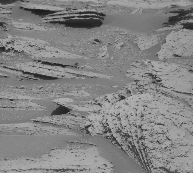 Sol 4001: Mast Camera (Mastcam)
