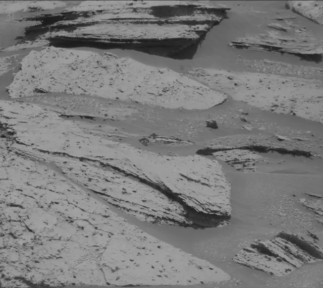 Sol 4001: Mast Camera (Mastcam)