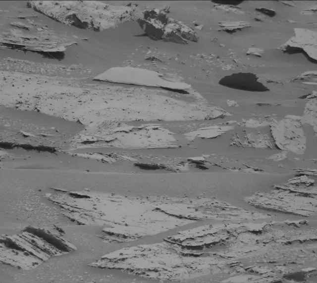 Sol 4001: Mast Camera (Mastcam)