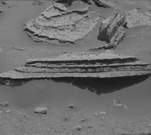 Sol 4001: Mast Camera (Mastcam)
