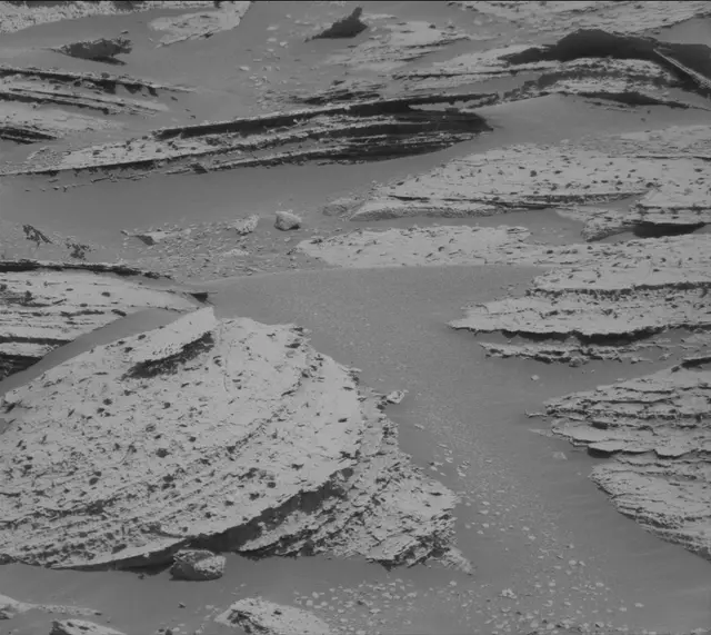 Sol 4001: Mast Camera (Mastcam)
