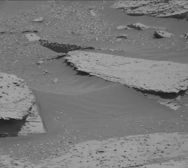 Sol 4001: Mast Camera (Mastcam)