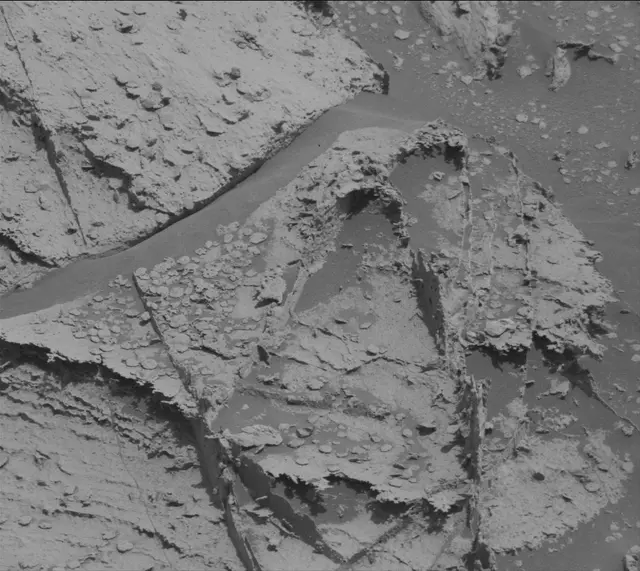 Sol 4001: Mast Camera (Mastcam)