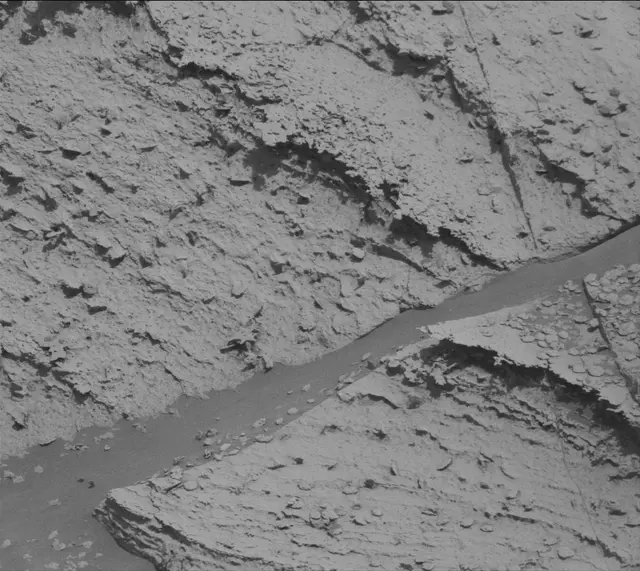 Sol 4001: Mast Camera (Mastcam)