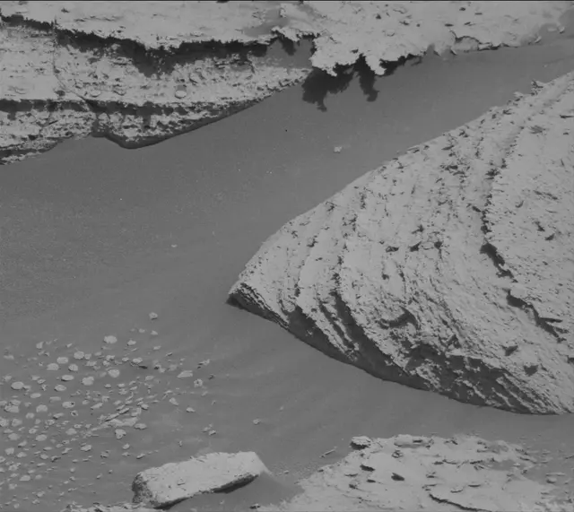 Sol 4001: Mast Camera (Mastcam)