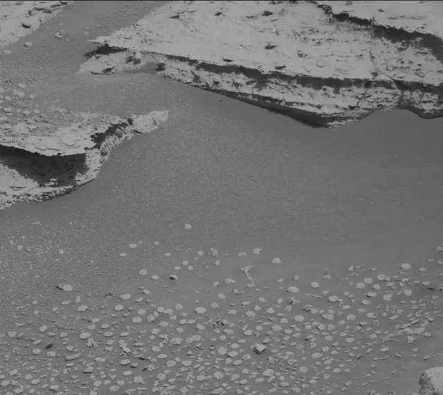 Sol 4001: Mast Camera (Mastcam)