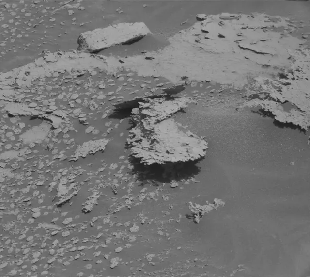 Sol 4001: Mast Camera (Mastcam)