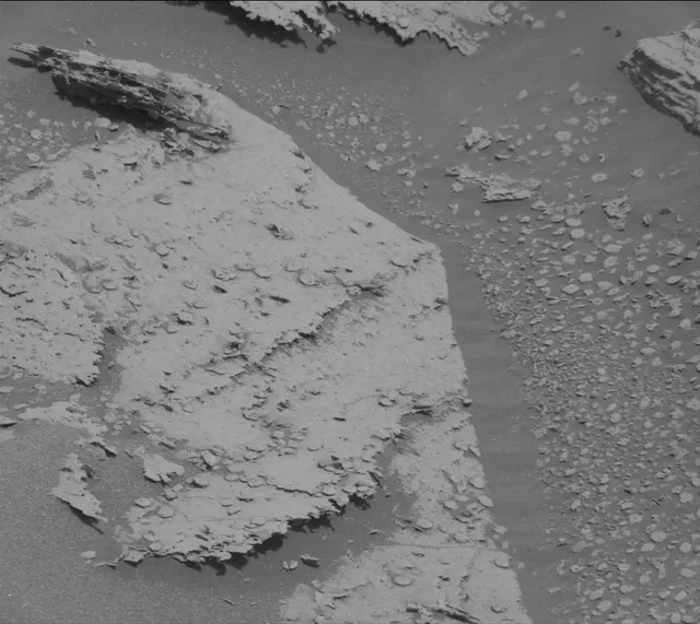 Sol 4001: Mast Camera (Mastcam)