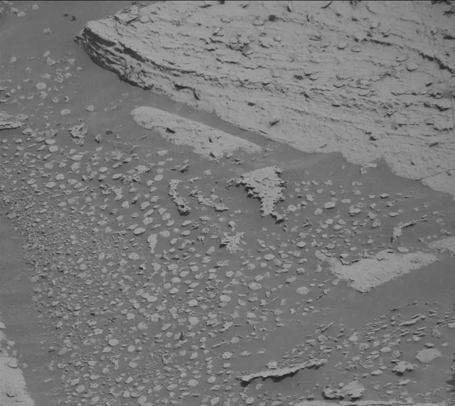 Sol 4001: Mast Camera (Mastcam)