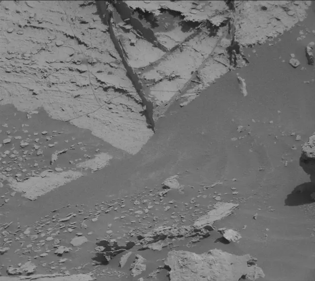 Sol 4001: Mast Camera (Mastcam)
