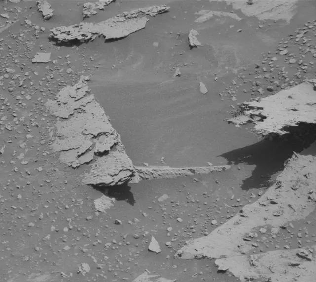 Sol 4001: Mast Camera (Mastcam)