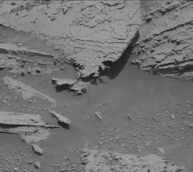 Sol 4001: Mast Camera (Mastcam)