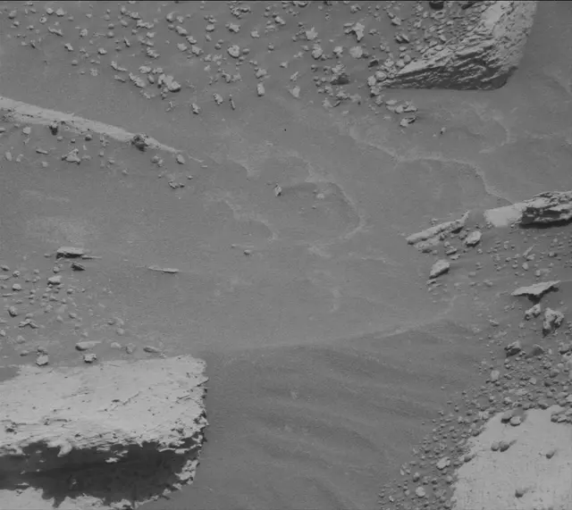 Sol 4001: Mast Camera (Mastcam)