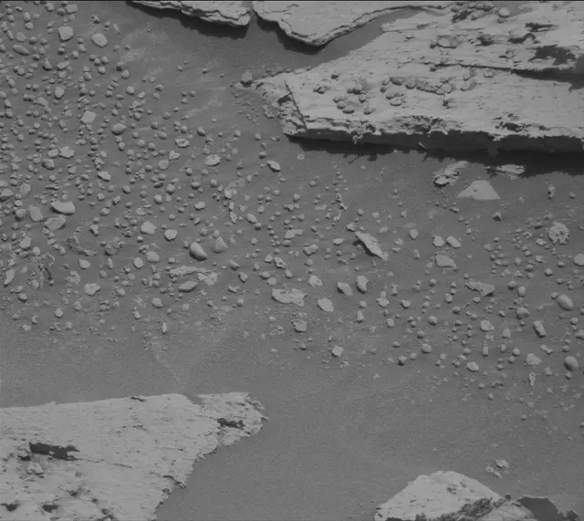 Sol 4001: Mast Camera (Mastcam)