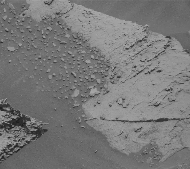 Sol 4001: Mast Camera (Mastcam)