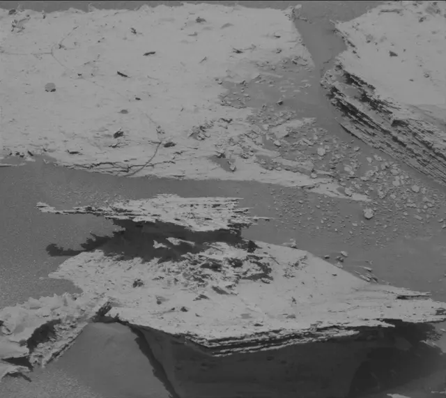 Sol 4030: Mast Camera (Mastcam)