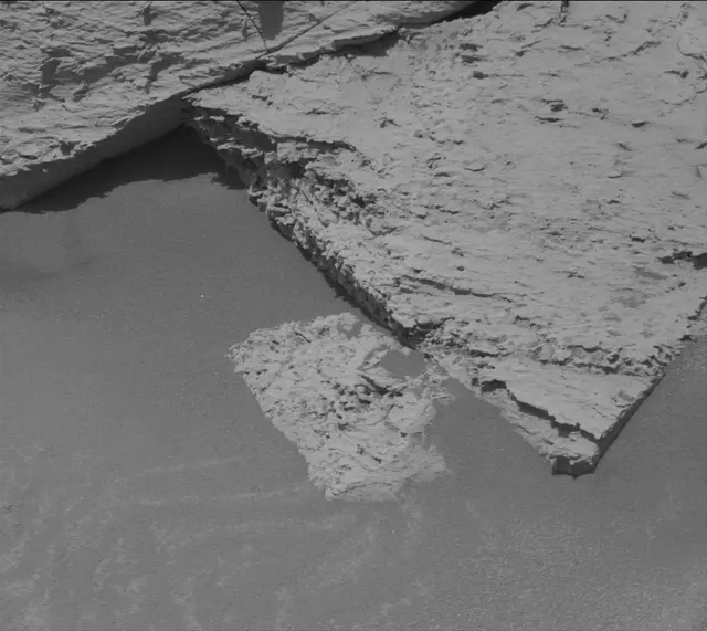 Sol 4030: Mast Camera (Mastcam)