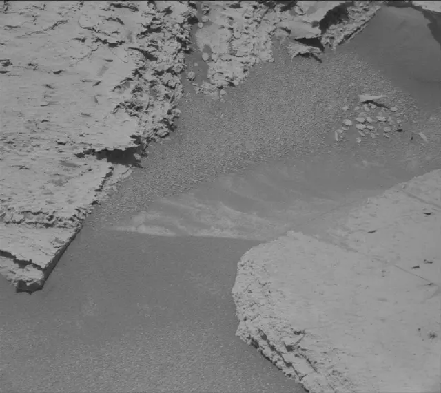 Sol 4030: Mast Camera (Mastcam)
