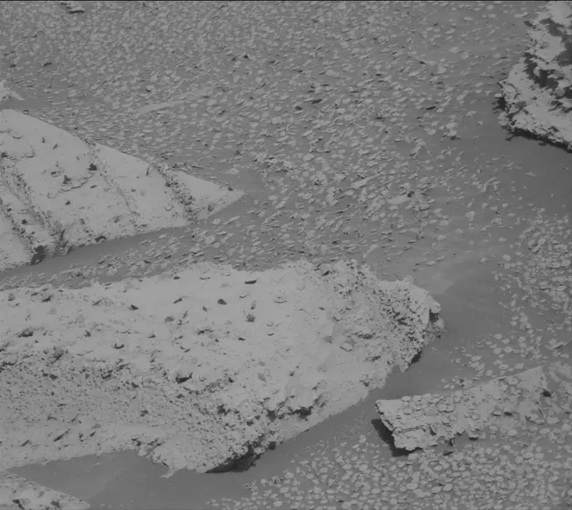 Sol 4030: Mast Camera (Mastcam)