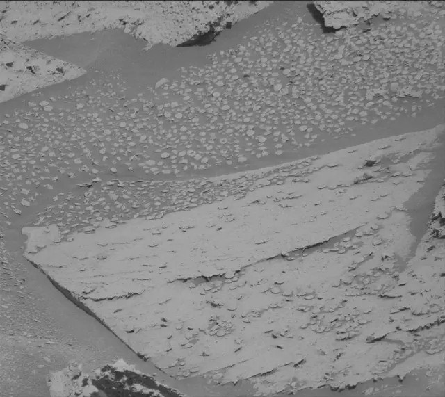 Sol 4030: Mast Camera (Mastcam)